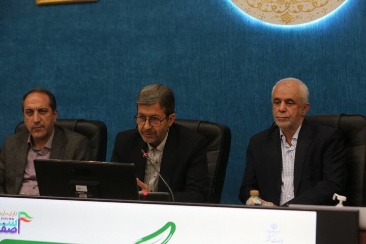 اصفهان مسکن، اشتغال و آب می‌خواهد