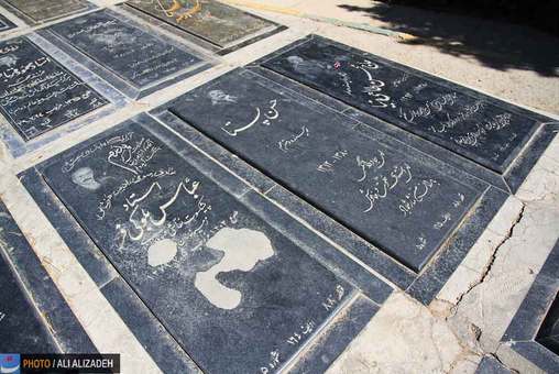 سرقت سنگ قبر یک هنرمند از قطعه هنرمندان