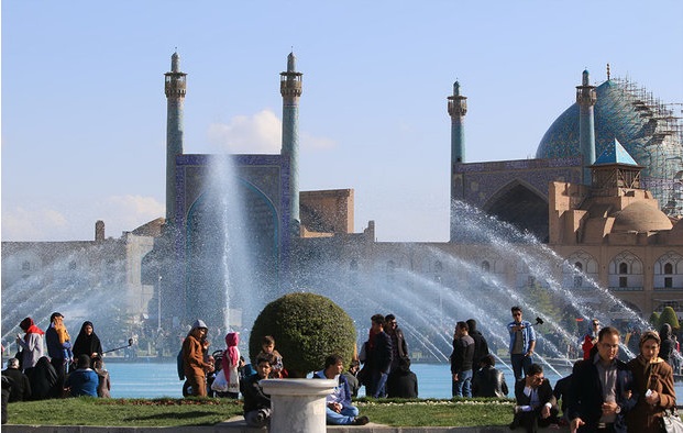 جاروی رباتیک برای نظافت هوشمند میدان نقش جهان اصفهان رونمایی می‌شود