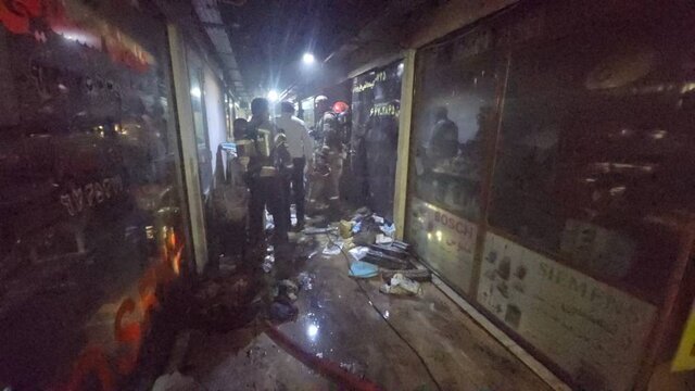 آتش‌سوزی در ساختمان ۱۲ طبقه تجاری خیابان جمهوری تهران / آتش‌نشانی: حادثه مصدومیت یا تلفات جانی نداشت