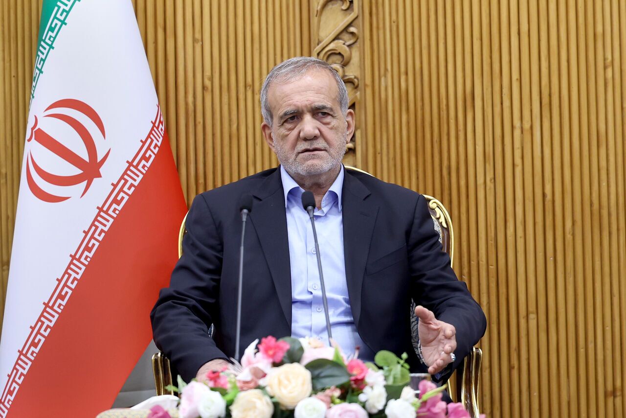 واکنش تلویحی پزشکیان به احتمال دیدار با ترامپ: اگر کسی بخواهد زور بگوید، قلدری، شیطنت و تخریب کند، طبیعتا با او نمی‌شود حرف زد