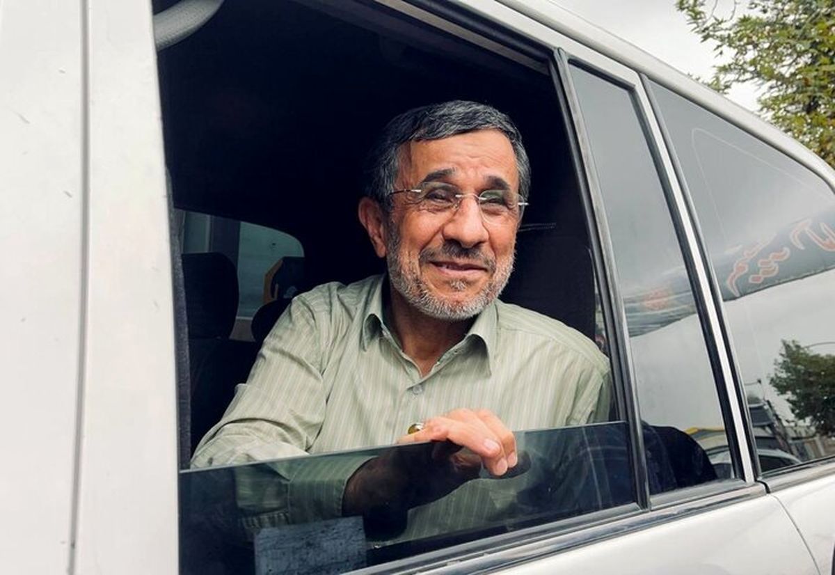احمدی‌نژاد هم به زبان آمد: تحریم‌ها تقصیر حسن روحانی بود!