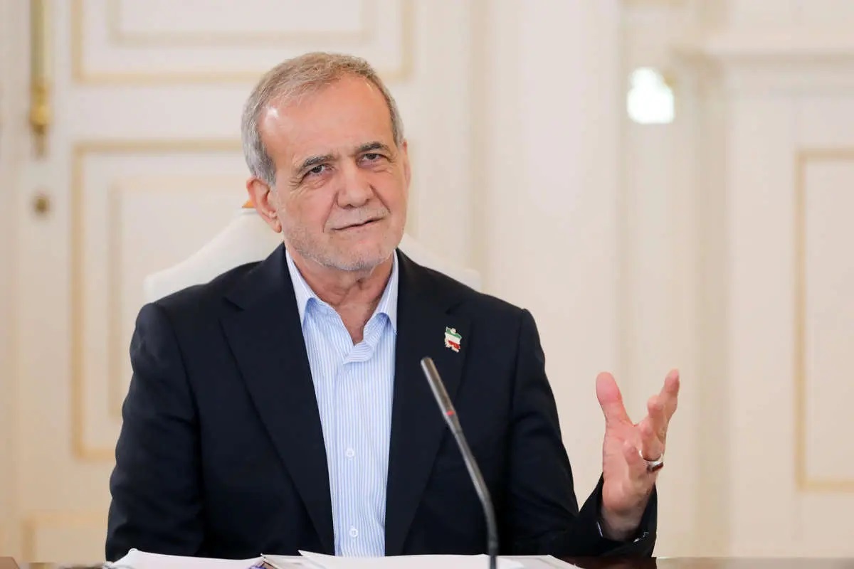 پزشکیان: آنهایی که نفت و گاز و سوخت ندارند و این منابع را می‌خرند چگونه زندگی می‌کنند؟ ما اینها را داریم و گرسنه هستیم