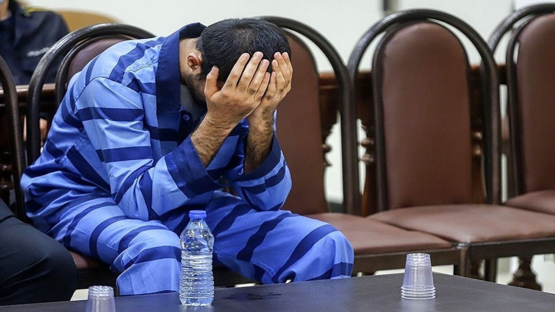 عامل قتل امام جماعت مسجد باغ فیض: دکتر داروساز هستم/ مدام با خودم می‌گفتم این همه درس خواندم، اما سه سال است که بیکارم؛ همین مسأله باعث شد مشکل اعصاب و روان پیدا کنم و به فکر انتقام‌گیری از افراد باشم