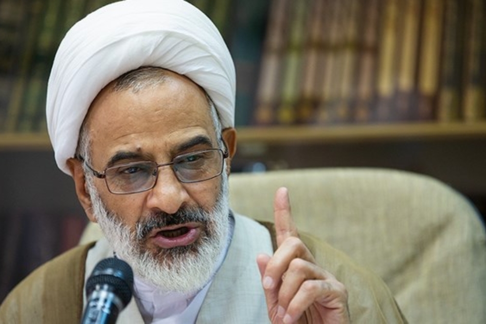نمایندهٔ ولی فقیه در سپاه: برخی به رئیس جمهور فشار می‌آورند که آقای پزشکیان رفتی نیویورک کار را تمام کن / می‌گویند فریب این تندرو‌ها را نخور؛ مردم در فشارند، باید یک جوری تمامش کنید