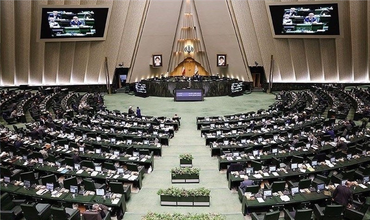 روزنامه جمهوری اسلامی: دفاتر نمایندگان مجلس در شهرستان‌ها را تعطیل کنید