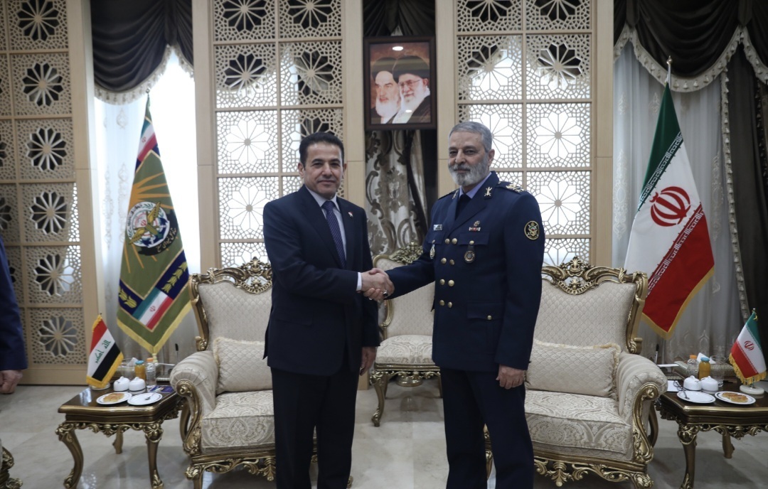 رئیس ستادکل نیروهای مسلح: توافقنامه امنیتی تهران – بغداد باید به طور کامل اجرایی شود / مشاور امنیت ملی دولت عراق: هیچ کشوری اجازه استفاده از حریم سرزمینی عراق برای اقدام علیه ایران را ندارد