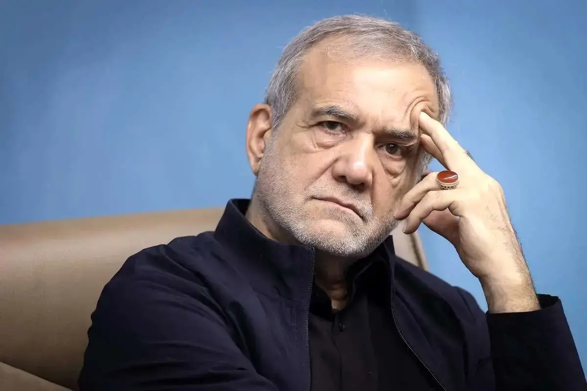 کیهان: پزشکیان ۱۴ سال پیش طرفدار گشت ارشاد بود، امروز می گوید قانون حجاب را امضا نمی کنم!