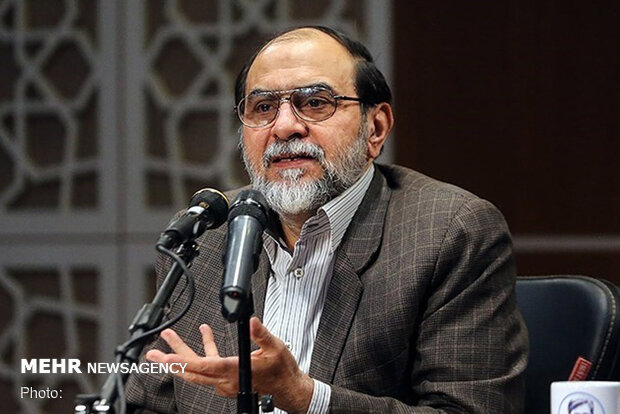 رحیم‌پور ازغدی: ظریف، متخصص دروغ و چاخان است