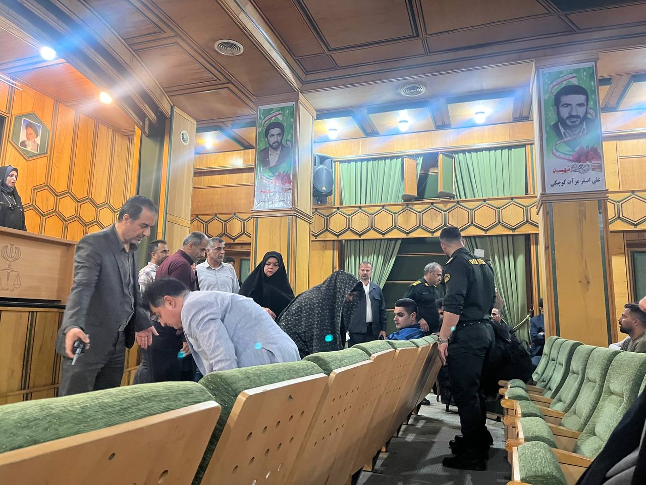 دادگاه جنجالی «موبایل موسوی» با ۱۲۷ شاکی برگزار شد