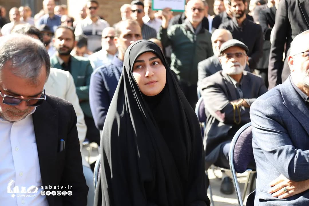 تصویر زینب سلیمانی در مراسم خاکسپاری محمد کاسبی