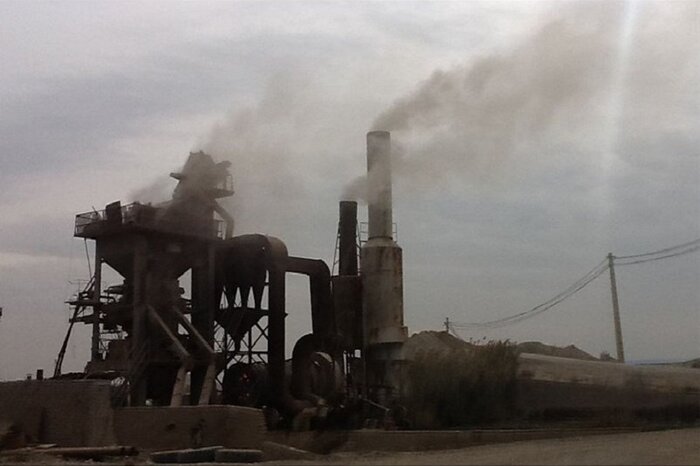 تشدید برخورد با منابع آلاینده هوا در اصفهان؛ تیم‌های پایش افزایش یافت