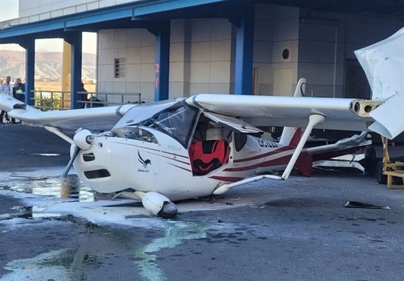 حادثه در فرودگاه تبریز؛ برخورد هواپیمای فوق سبک با ساختمان جانبی فرودگاه