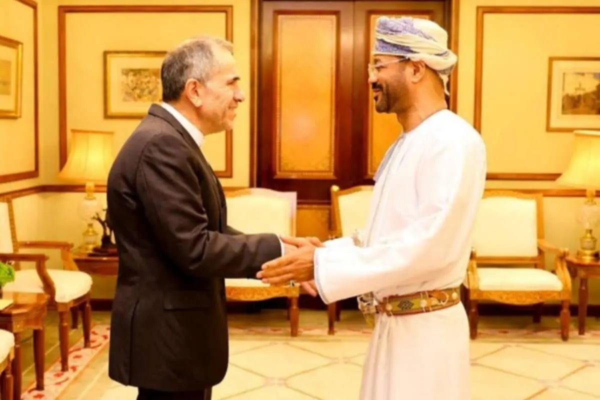 روزنامه اصولگرا: چرا ایران ادعای انتقال پیام ترامپ به ایران را رد می کند؟ / پس تخت روانچی برای چه به عمان رفته بود؟