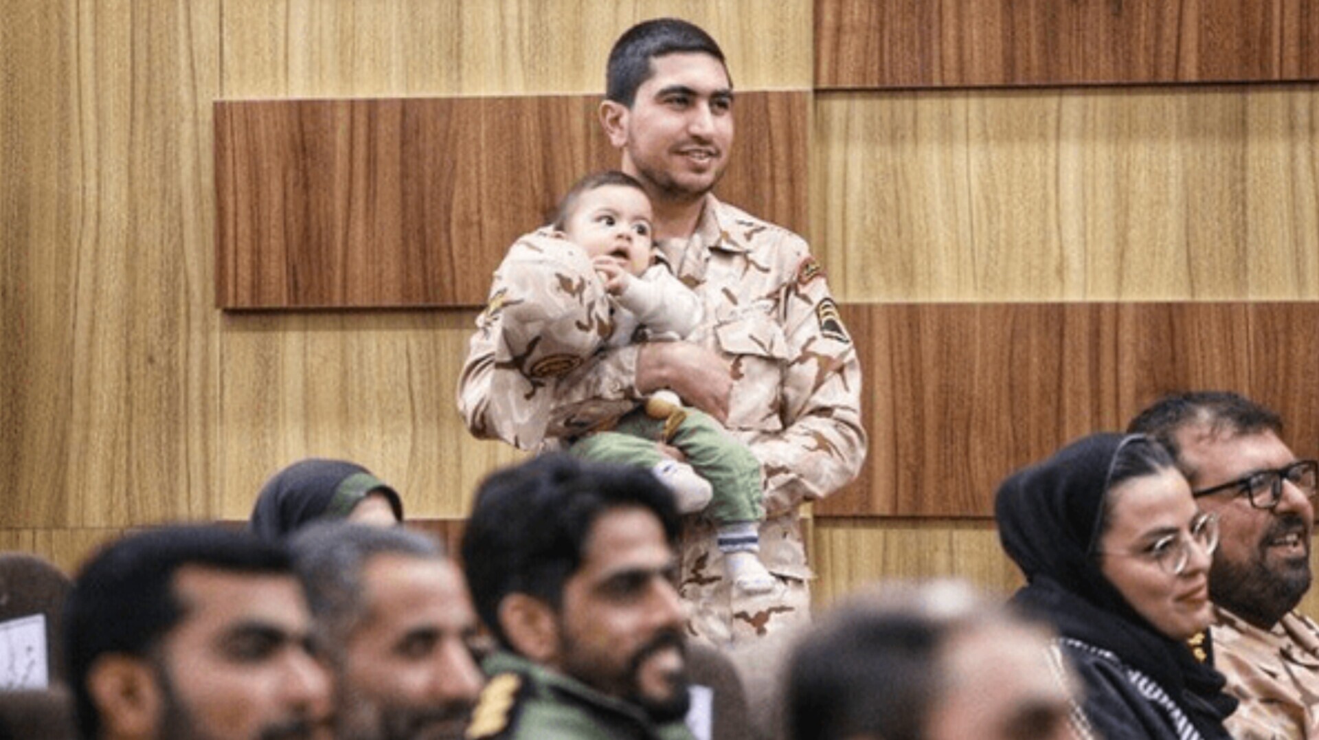 بانکی‌پور، نماینده مجلس: افرادی که ۴ فرزند و ۴۰ سال یا بیشتر سن دارند، غایب باشند یا نباشند، می‌توانند از معافیت سربازی استفاده کنند/ افرادی هم که ۳۵ سال سن و دو فرزند دارند و غیبت خدمت ندارند، از سربازی معاف می‌شوند