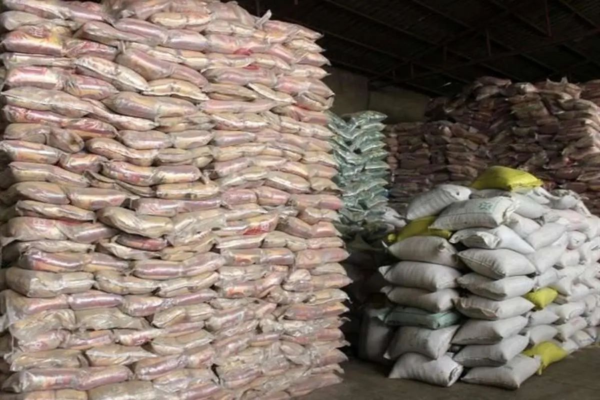 فراجا: از یک انبار در جنوب تهران، نزدیک به ۲۱۶ تن برنج احتکاری که متعلق به یکی از شرکت‌های مطرح است، کشف شده