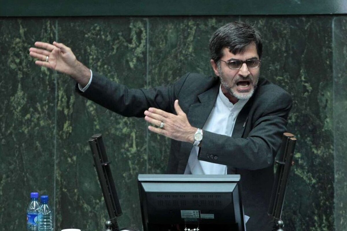 بگومگوی کوچک زاده با حاجی‌بابایی / کوچک‌زاده: آقای حاجی‌بابایی هر جور که می خواهد مجلس را اداره می‌کند/ حاجی‌بابایی: اگر تا ظهر هم اینجا داد بزنی من عصبانی نمی‌شوم