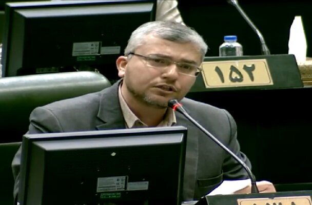 سخنگوی کمیسیون امنیت ملی: اخیرا زمزمه‌هایی درباره افزایش قیمت بنزین شنیده شده که مجلس هم در جریان آن نیست