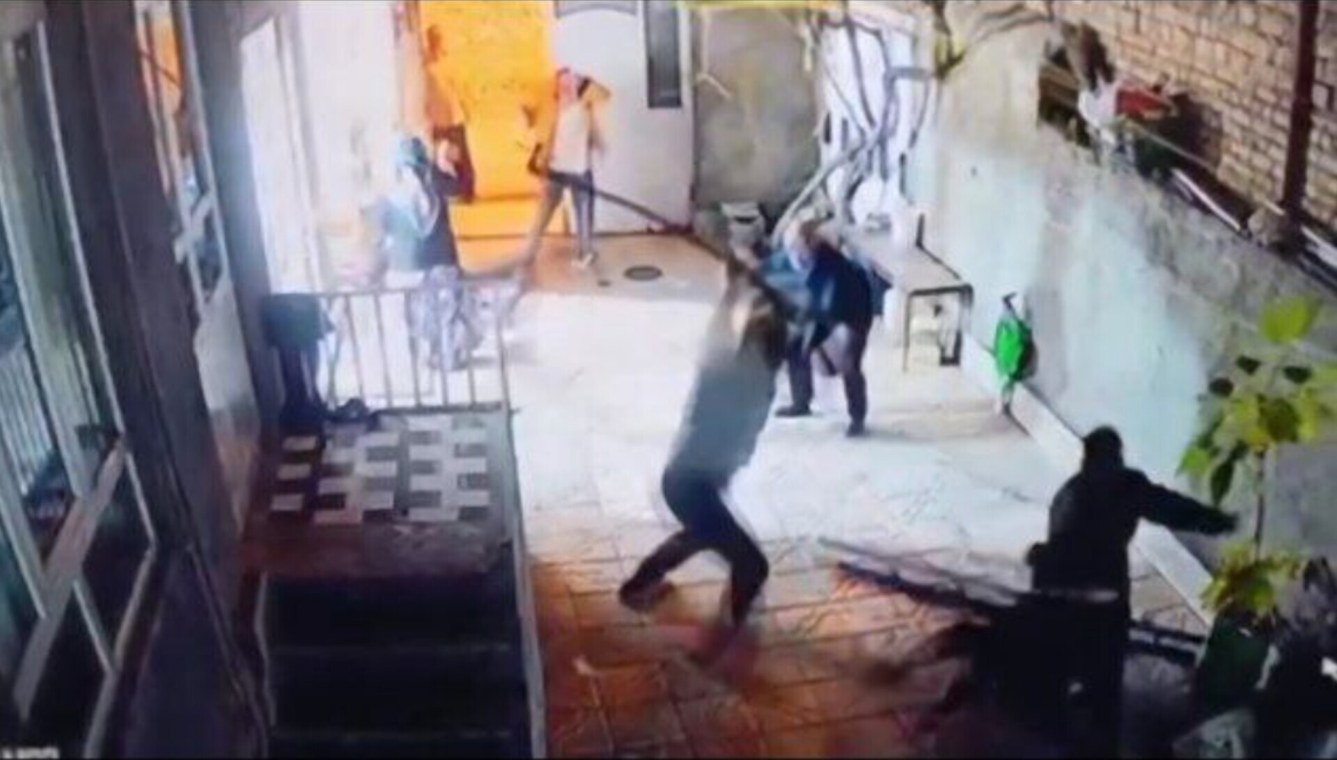 دادستانی: پیرمرد اهری که مورد حمله گروهی از اراذل و اوباش قرار گرفته بود، بر اثر شدت جراحات وارده جان باخت