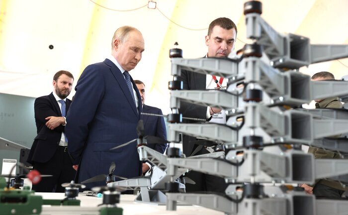 تایمز: فعالیت‌های هوایی مشکوک در آسمان اروپا افزایش یافته / پهپاد‌ها در ۱۵ کشور عضو ناتو مشاهده شده‌اند / پوتین با این اقدام تلاش می‌کند توجه بین‌المللی را از اوکراین منحرف کند