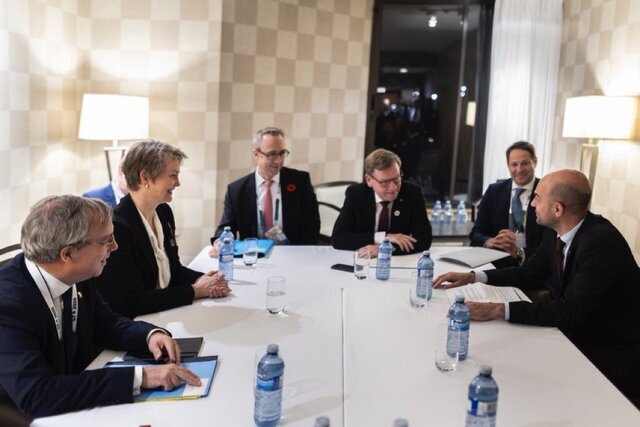 رایزنی وزرای خارجه تروئیکای اروپایی درباره برنامه هسته‌ای ایران / یوهان واده‌فول: بر عهده ایران است که شفافیت واقعی در مورد برنامه هسته‌ای خود را تضمین کند