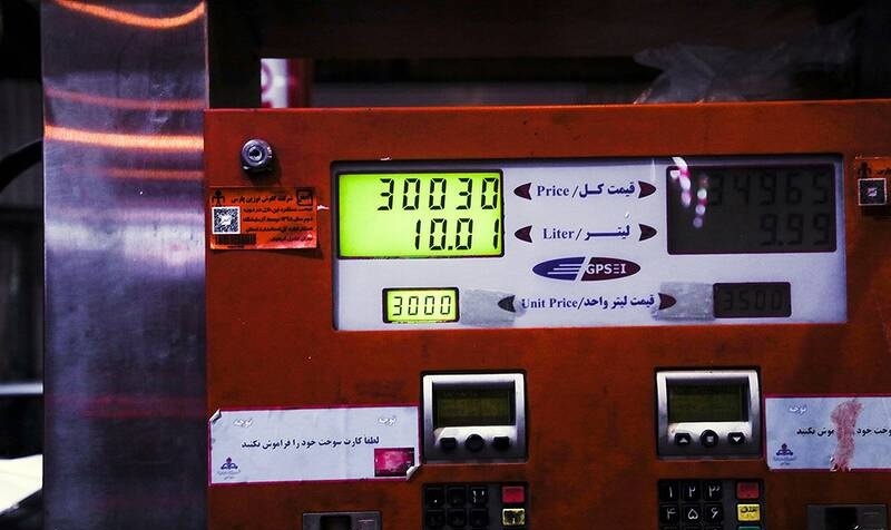 نماینده مجلس: شنیده‌های جدی حکایت از این دارد که دولت قصد دارد برای کارت سوخت جایگاه ها، نرخ سوم بنزین را اعمال کند