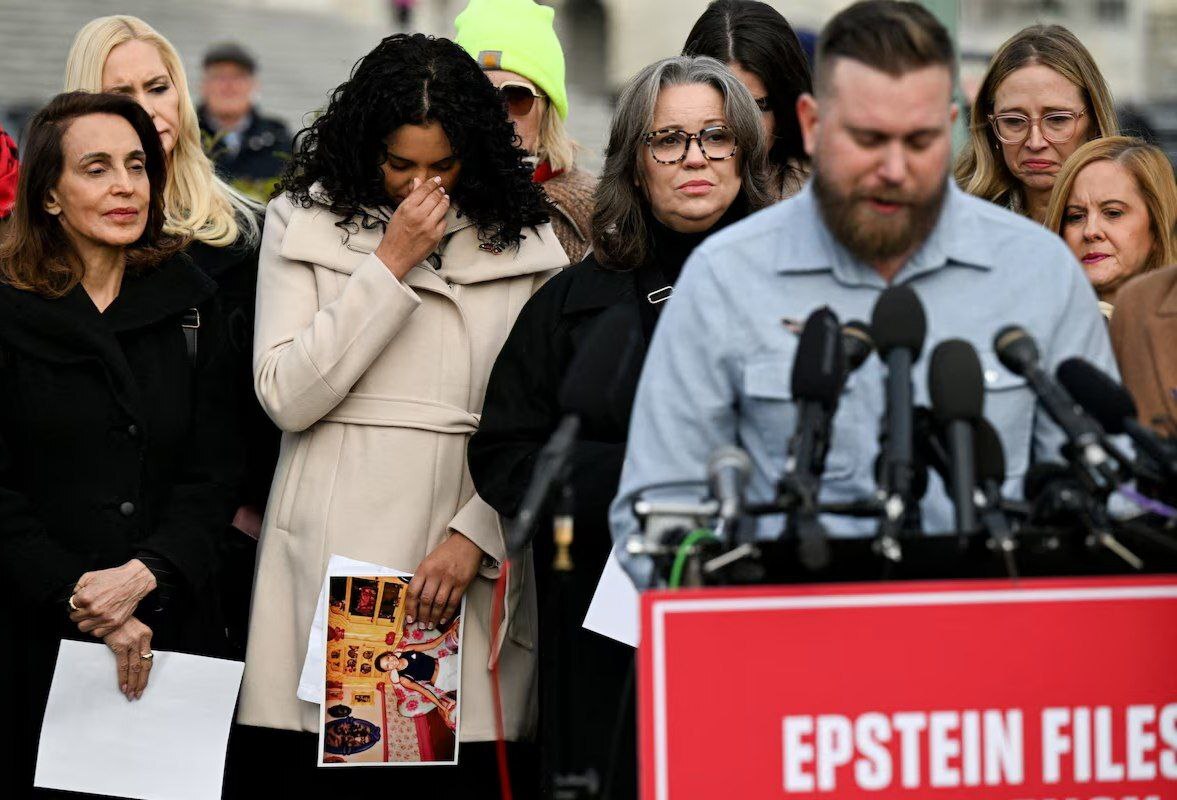 کنگرهٔ آمریکا انتشار پرونده‌های اپستین را تصویب کرد