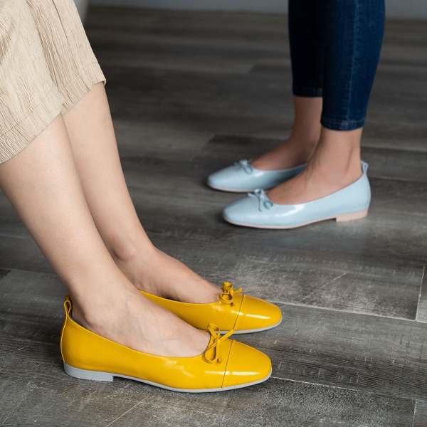 کفش کالج زنانه تخت و نوک‌تیز؛ تلفیق راحتی و ظرافت با برند برتونیکس