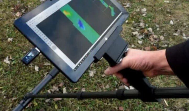 پلیس اردستان ۲ دستگاه گنج یاب کشف کرد