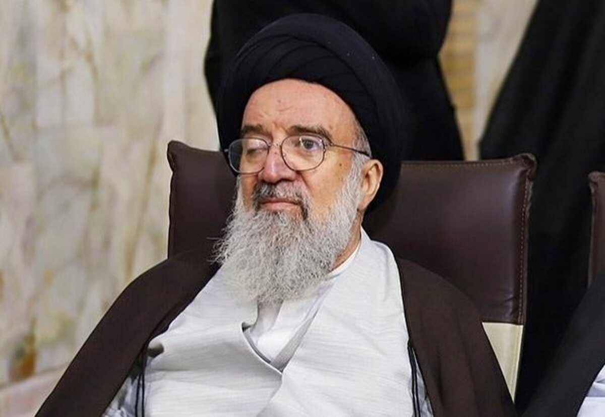 احمد خاتمی: تهدید رهبری محاربه است و محاربه حکم اعدام دارد