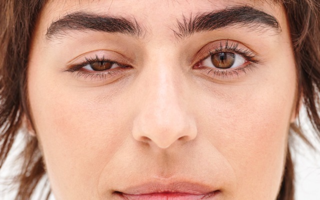 آیا تزریق بوتاکس باعث افتادگی پلک می‌شود؟ افسانه‌ها و واقعیت‌های رایج در مورد بوتاکس و فیلر