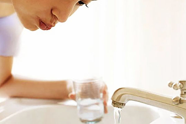 بعد از مسواک زدن دهان را نشویید!