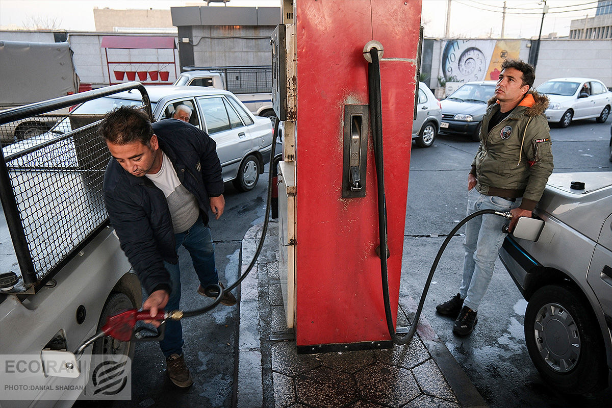 هشدار روزنامه اطلاعات: به قیمت بنزین شوک ندهید