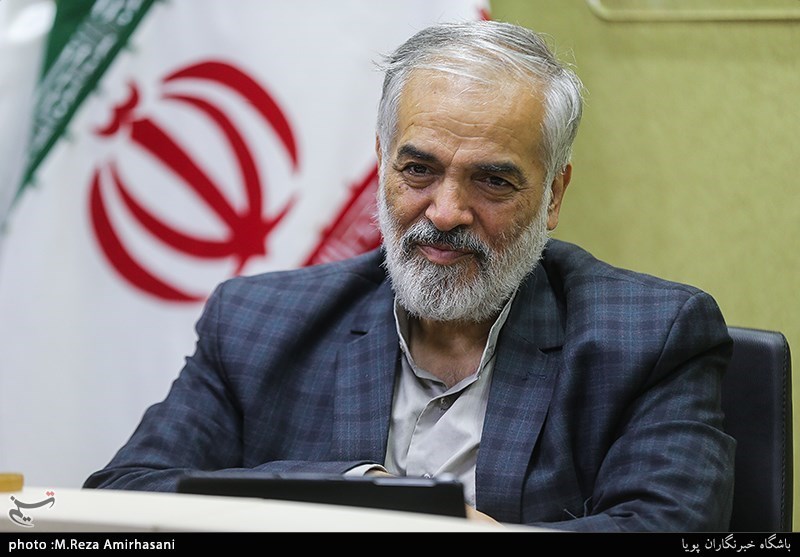 قدیری‌ابیانه: پای پشمالوی مردان که تحریک‌کننده نیست، پای ظریف زنان تحریک‌کننده است/ مردان چشمشان می‌بیند و دلشان می‌خواهد