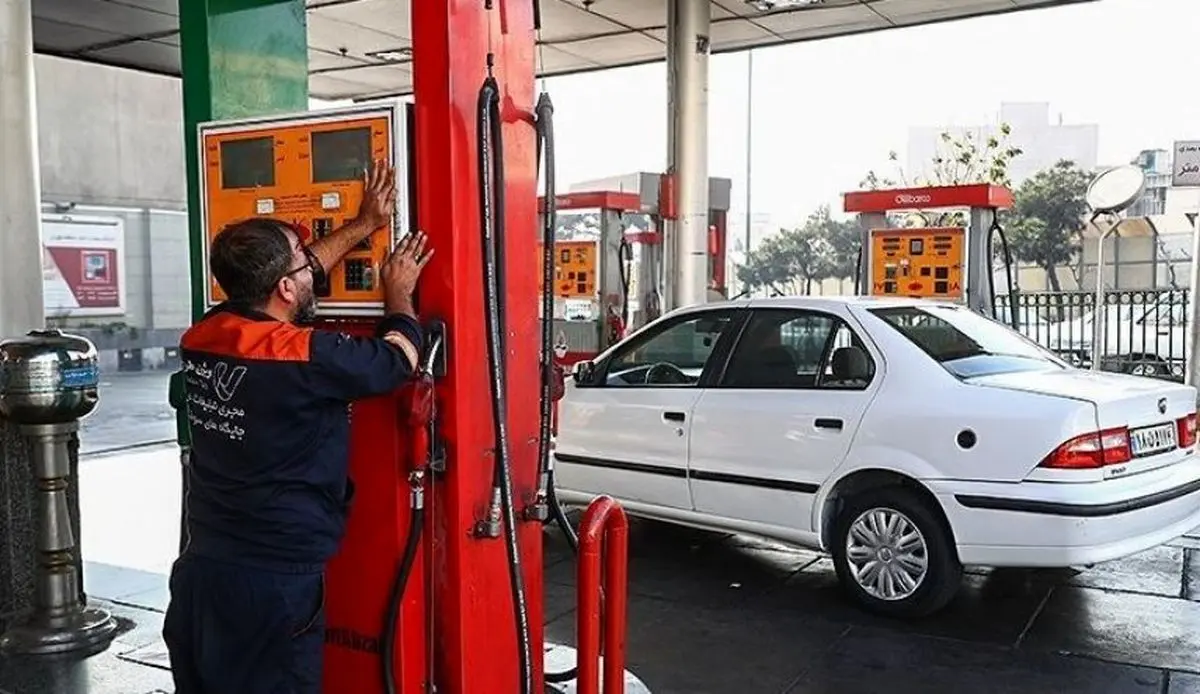 اعلام نرخ سوم بنزین شفاف نیست / قاچاق سوخت متوقف نمی‌شود