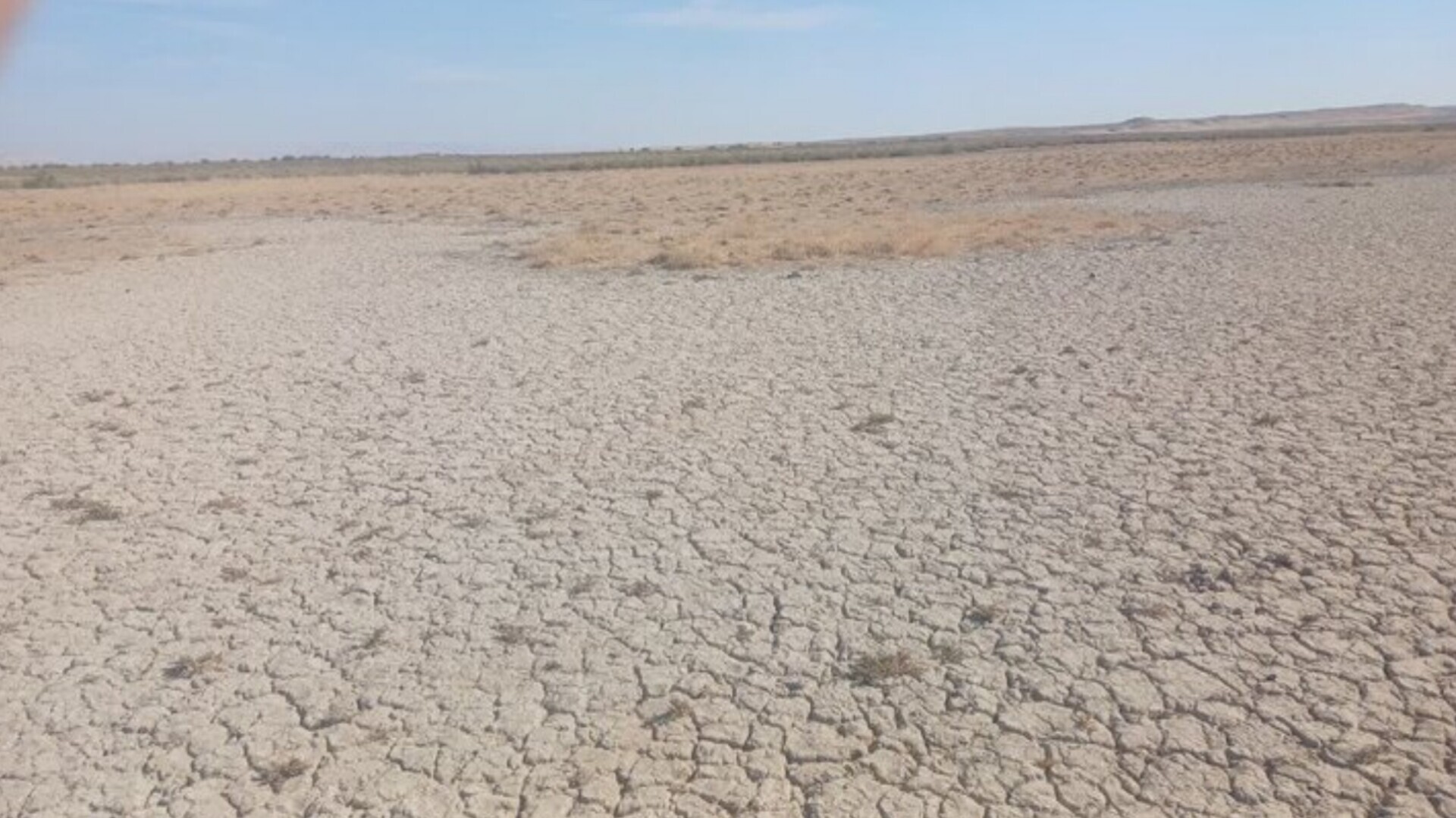 محیط‌زیست ورامین: تالاب «بند علیخان» کاملاً خشک شده/ با وجود جریان مناسب در رودخانه شور، همه آب به سمت قم هدایت می‌شود