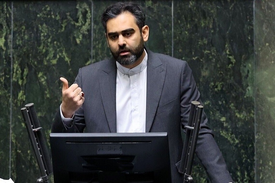 مشاور جلیلی: فرمانده سپاه تهران واقعا نمی‌داند در ایران‌خودرو چه باند مافیایی حاکم است؟ / تسنیم: ثابتی فقط به هیجانِ کار فکر می‌کند؛ او چه نسبتی با عصاره فضائل ملت دارد؟