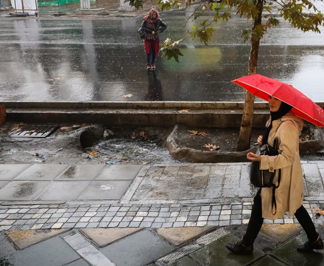 هواشناسی: بارش ها تا اواسط هفته آینده ادامه خواهد داشت / احتمال رگبار باران و رعد و برق در تهران