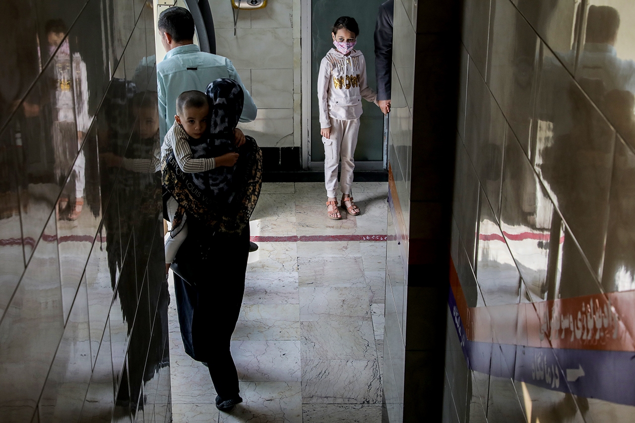 مسئول مرکز ملی آنفلوآنزا: ۳۰ تا ۳۵ درصد مردم به آنفلوآنزا مبتلا شده‌اند/ اپیدمی‌ آنفلوآنزا تا بهمن ماه ادامه دارد