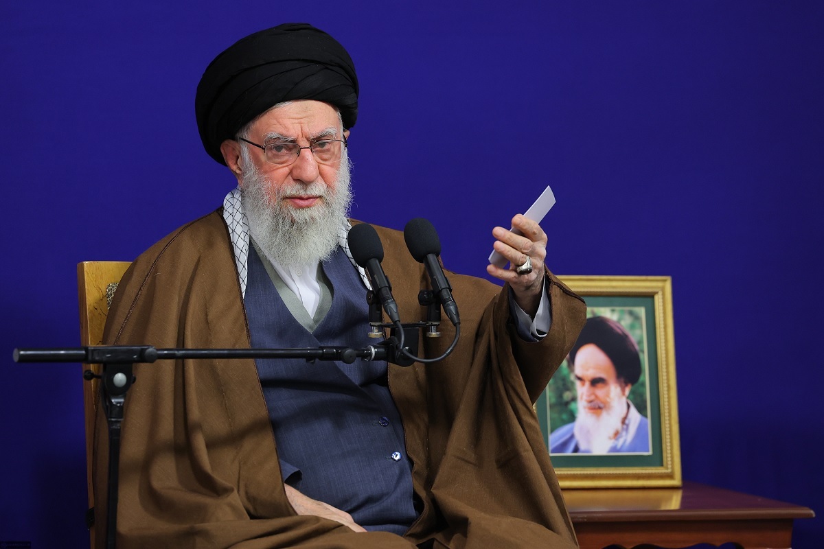 رهبر انقلاب: آیت‌الله میلانی با افرادی که در عالم مبارزه فعّال بودند، ارتباط برقرار می‌کرد؛ مثلاً با مرحوم مهندس بازرگان و دکتر سحابی مرتبط بود