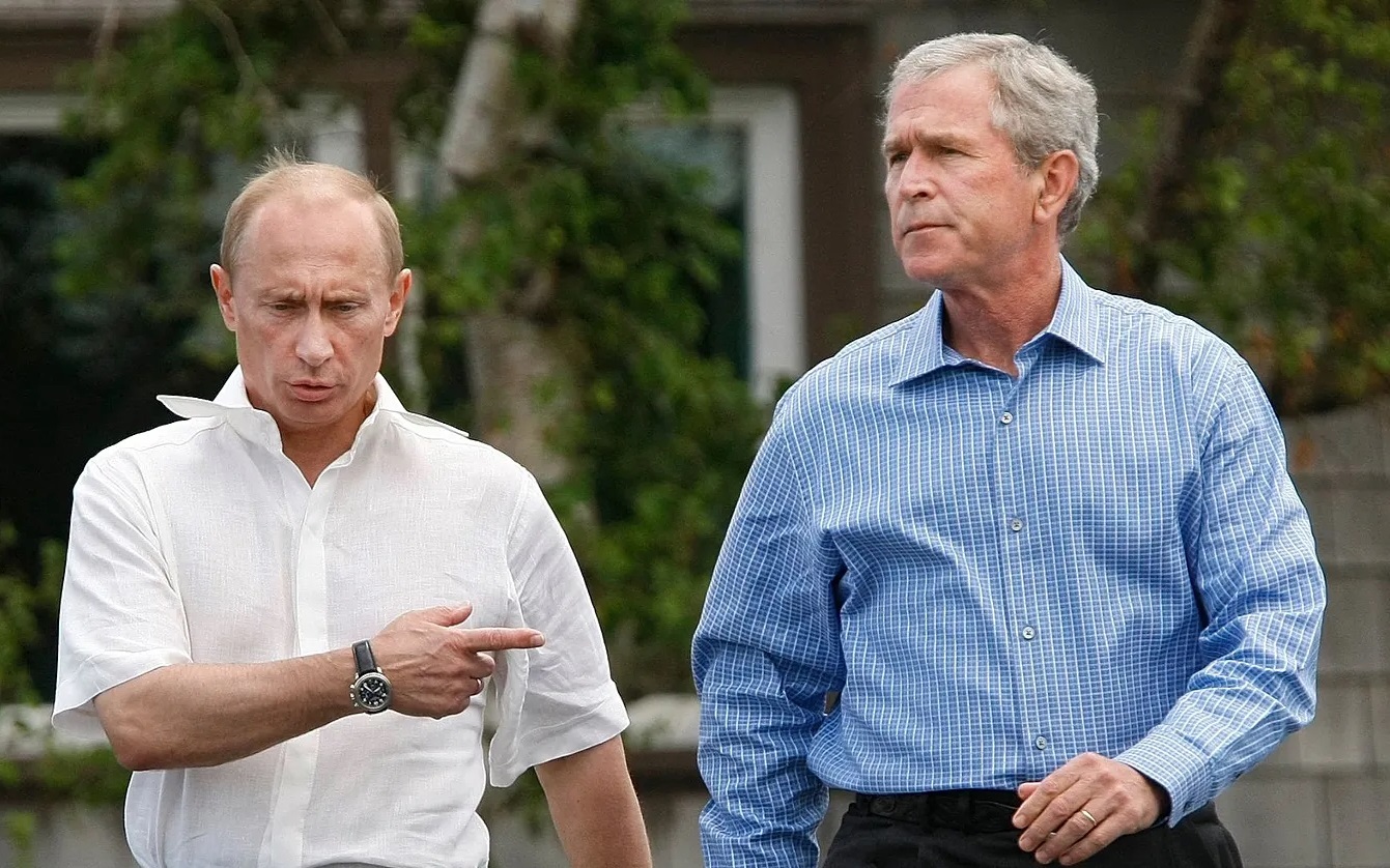 اورانیومی با منشأ پاکستانی در سانتریفیوژ‌های ایران پیدا شده؛ این مرا نگران می‌کند / به ایران گفتم اگر مذاکرات را ادامه ندهد، کشورش را به گوشه‌ای خواهد راند و آن را منزوی خواهد کرد