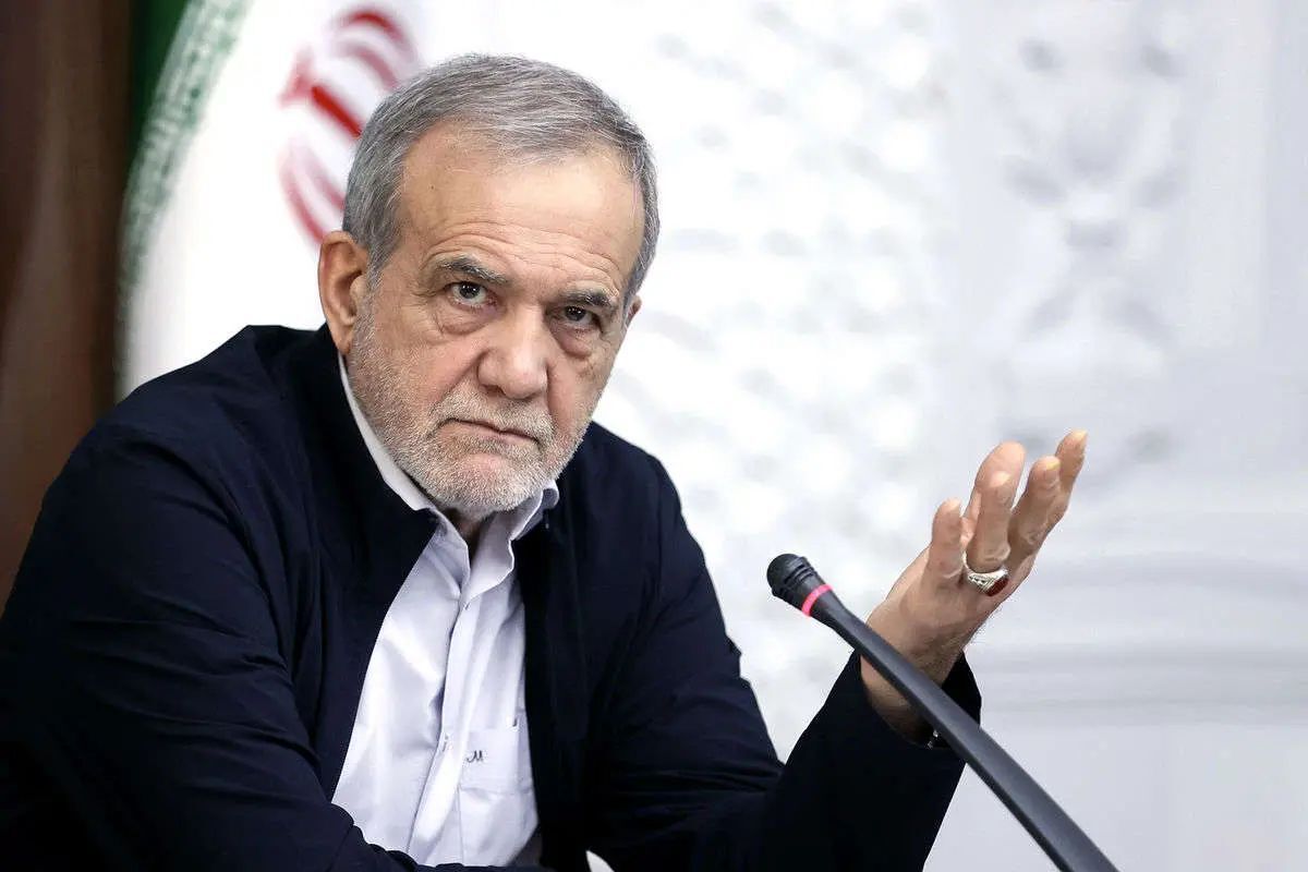 پزشکیان: اگر مشکلات مردم را حل نکنم، برای حکومت یا ریاست‌جمهوری هیچ انگیزه‌ای ندارم/ نمی‌شود در کشوری که روزانه نزدیک ۸ میلیون بشکه نفت و گاز دارد، عده‌ای گرسنه سر بر بالین بگذارند