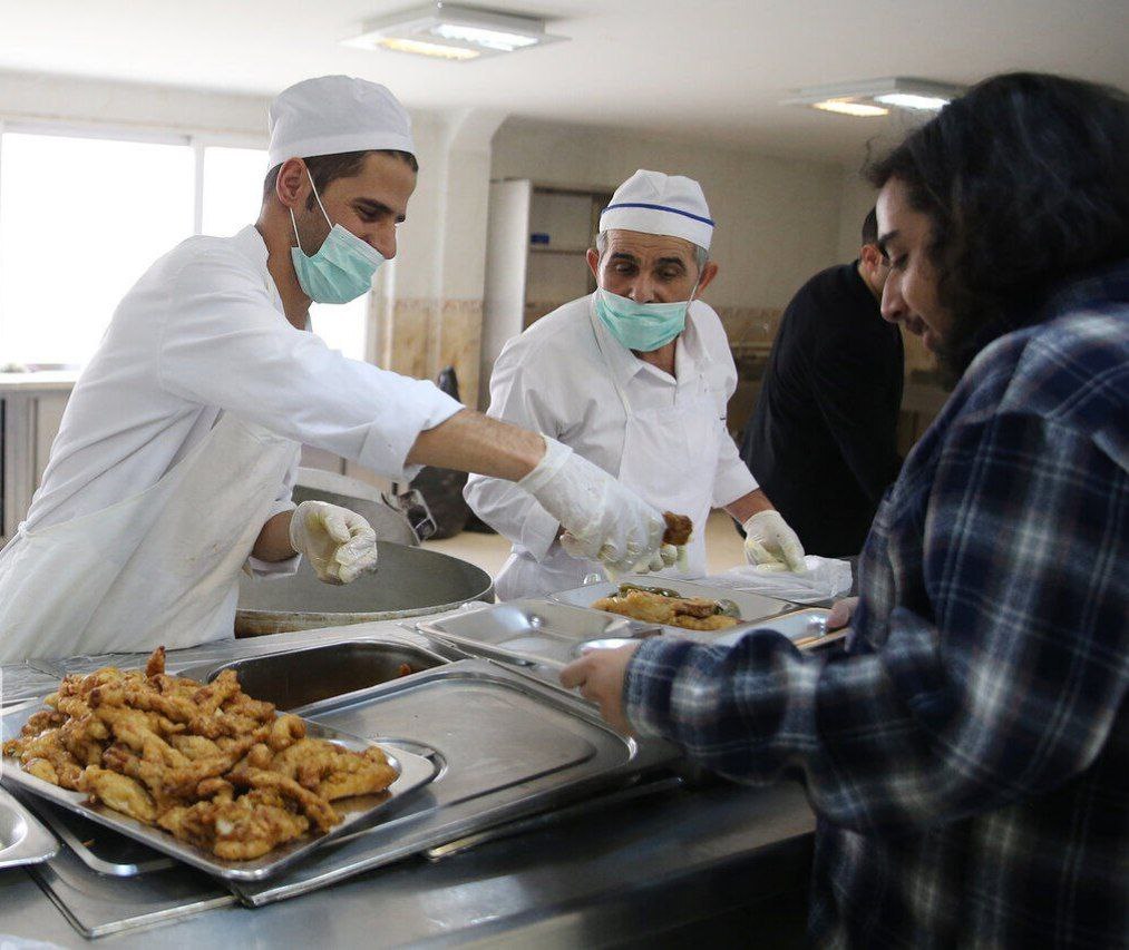 معاون دانشگاه تهران: هدررفت روزانه ۳۰۰ میلیون تومان غذا در دانشگاه تهران/ این هزینه‌ها هر روز تکرار می‌شود و بار مالی سنگینی را ایجاد کرده