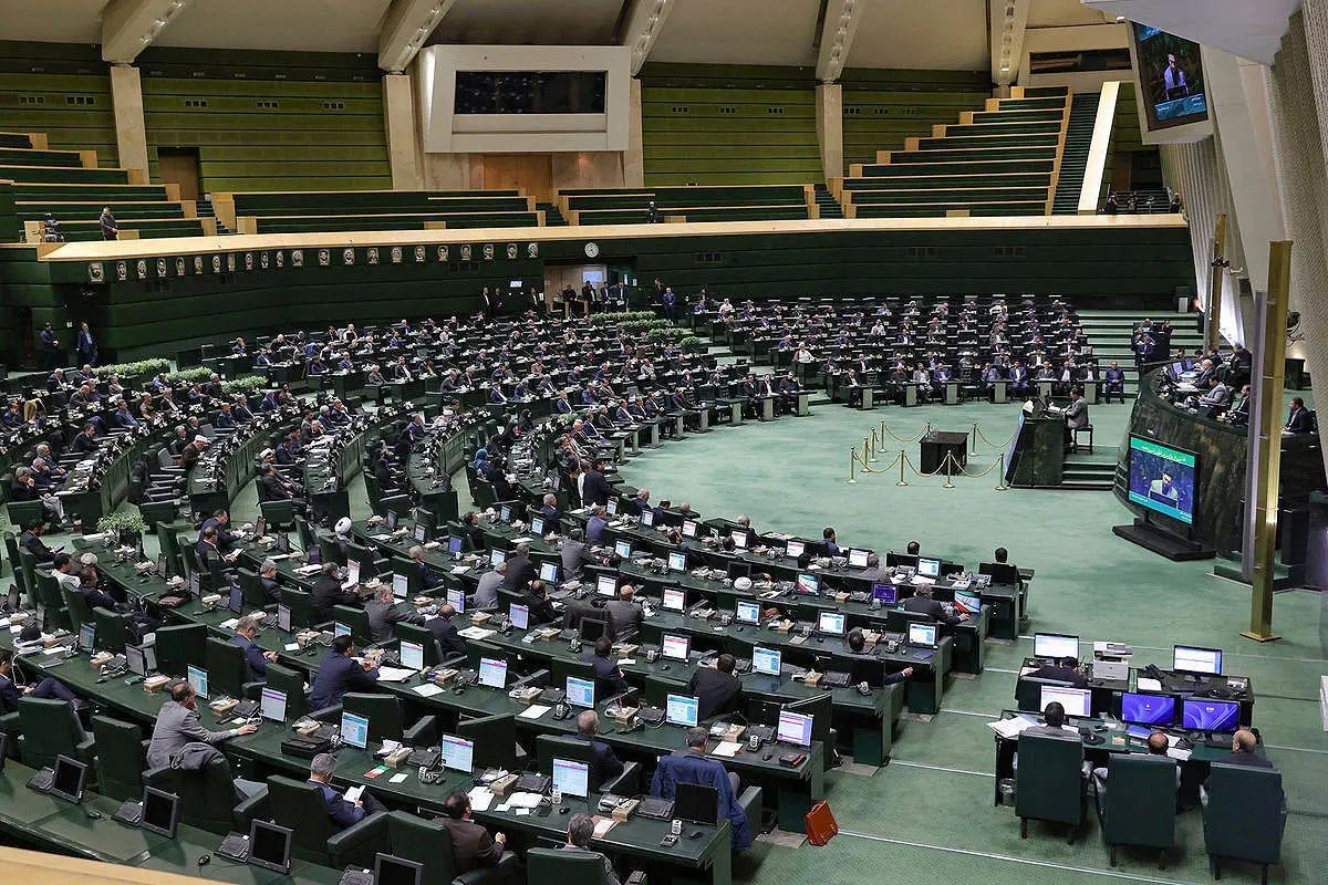 نیکزاد، نماینده مجلس: اینکه گفته شده مجلس یکشنبه تعطیل است، صحیح نیست