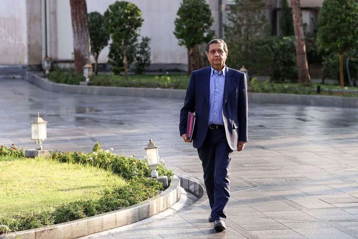 هِمتی رسماً رئیس بانک مرکزی شد