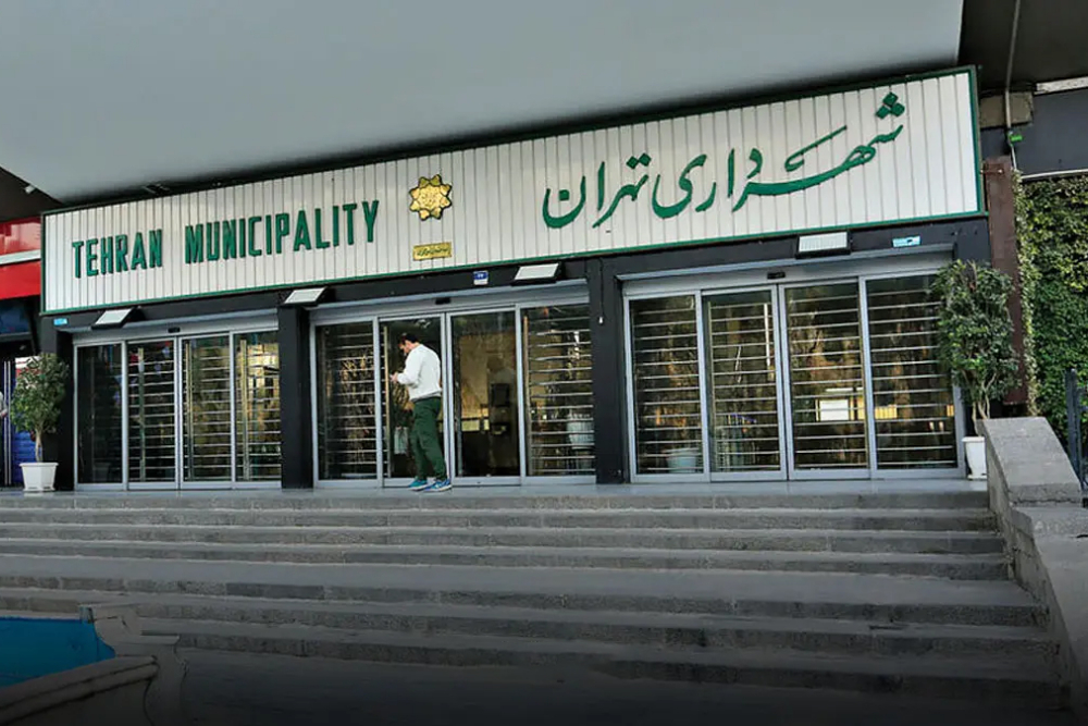 اقراریان: آیا در شهرداری یک خانم توانمند وجود نداشت که معاون شهردار شود؟