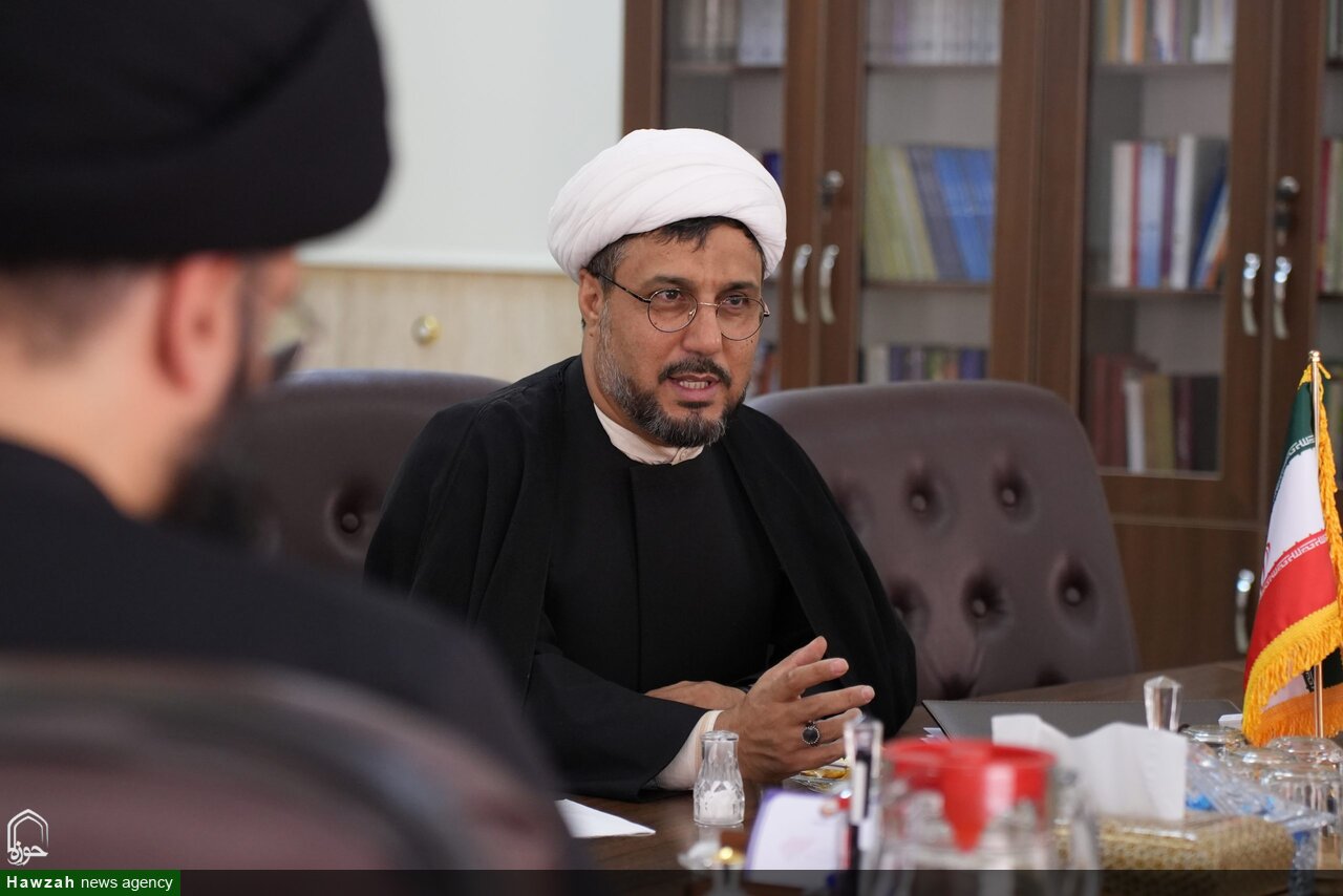 رایزن فرهنگی ایران در اندونزی: اگر می‌خواهیم امام را به دنیا معرفی کنیم، باید خودمان بسته‌بندی مناسب داشته باشیم/ شیعه به مدد انقلاب در دنیا دیده شد