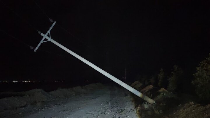 چهارمین پایه برق در کاشان طی ۴۸ ساعت گذشته سقوط کرد