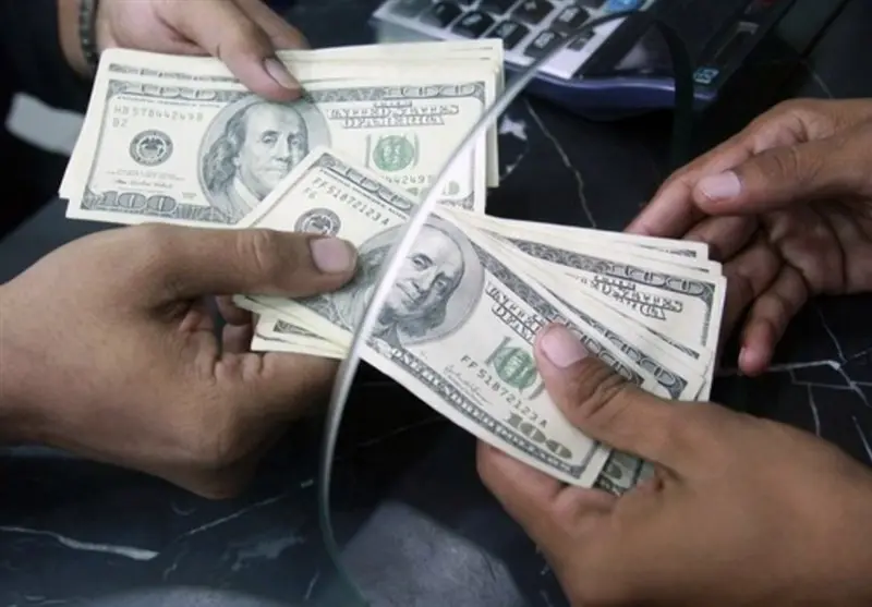 رسانه اصولگرا: آمدن همتی قیمت دلار را پایین آورد!