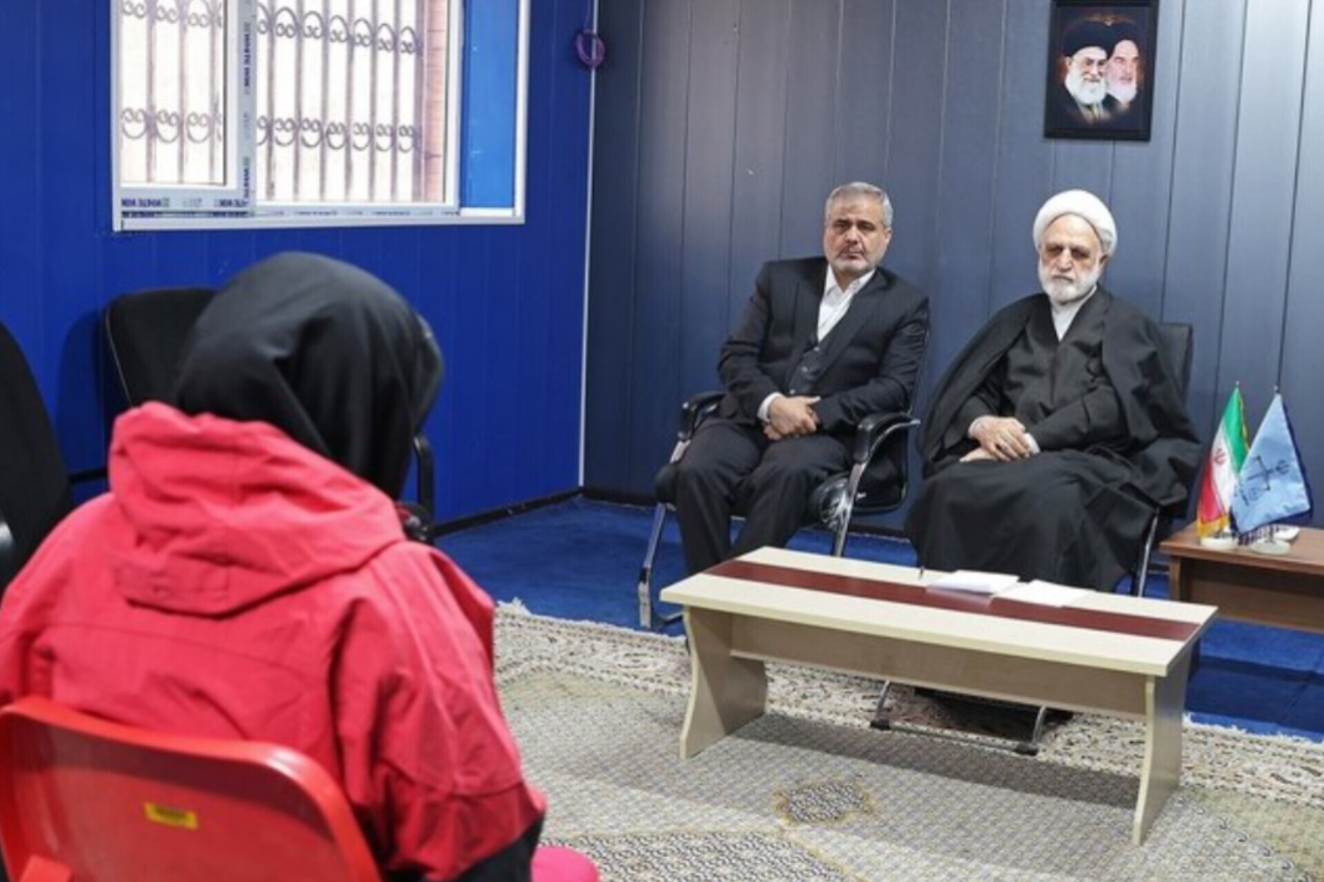 قوه قضائیه: اخیرا تصاویری از متهمان زن مرتبط با اغتشاشات اخیر منتشر شده که چادر به سر دارند و منجر به انتقاداتی شده/ الزامی به استفاده از چادر نیست